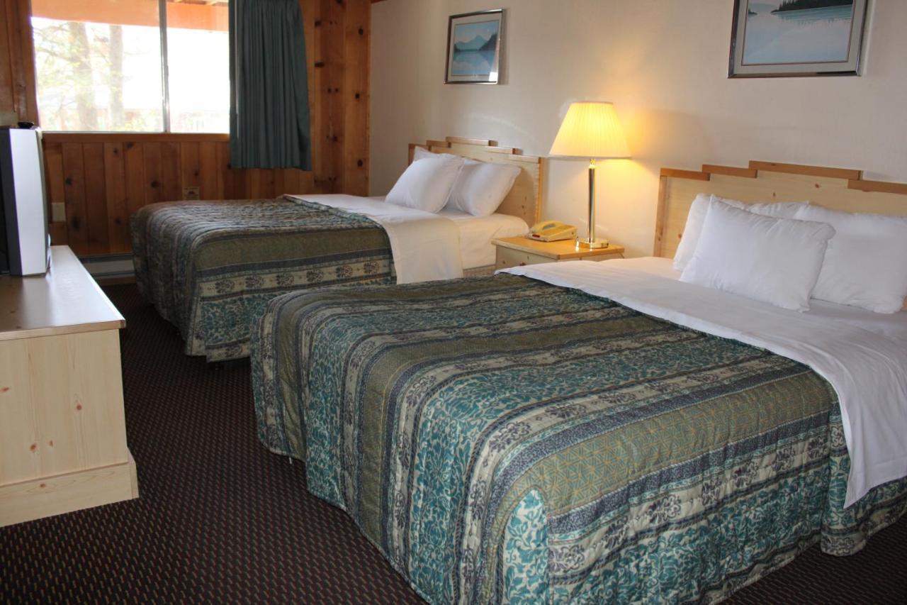The Pines Resort & Conference Center Bass Lake Room photo